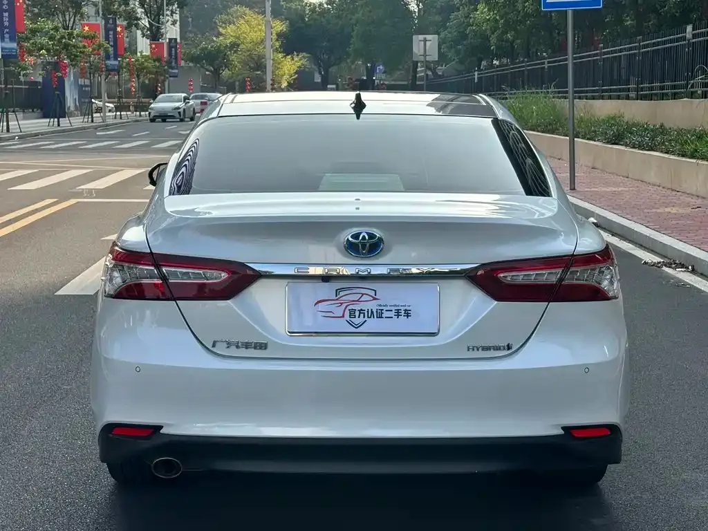 Toyota Camry — фото 8