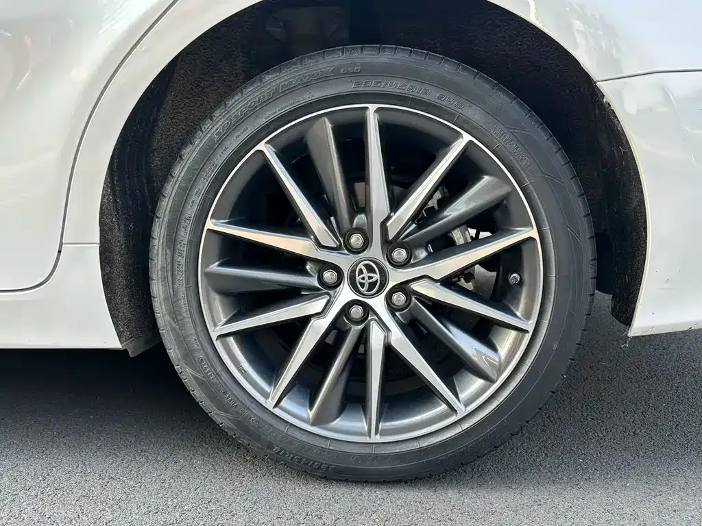 Toyota Camry — фото 4