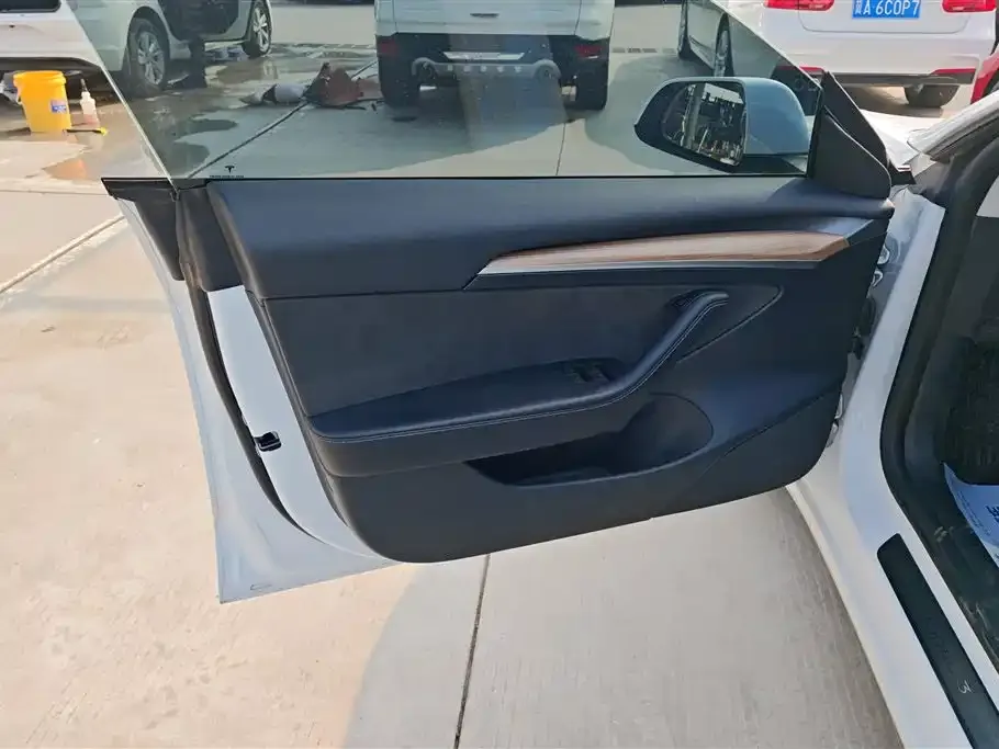 Tesla Model 3 — фото 4