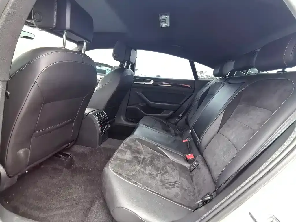 Volkswagen CC 2023 из CN, фото 4