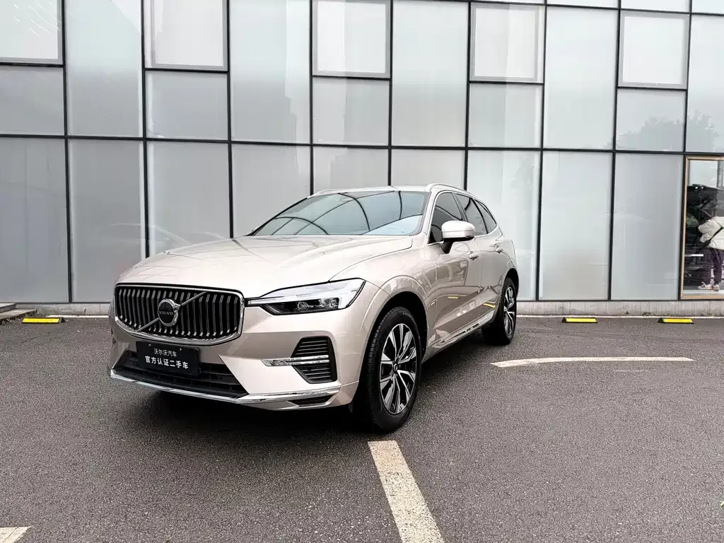 Volvo XC60 — фото 1