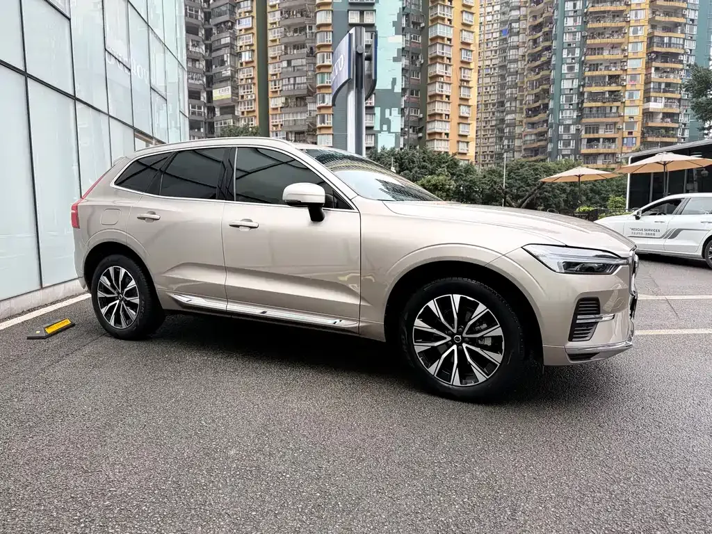 Volvo XC60 — фото 10