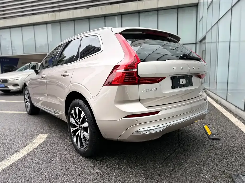 Volvo XC60 — фото 4