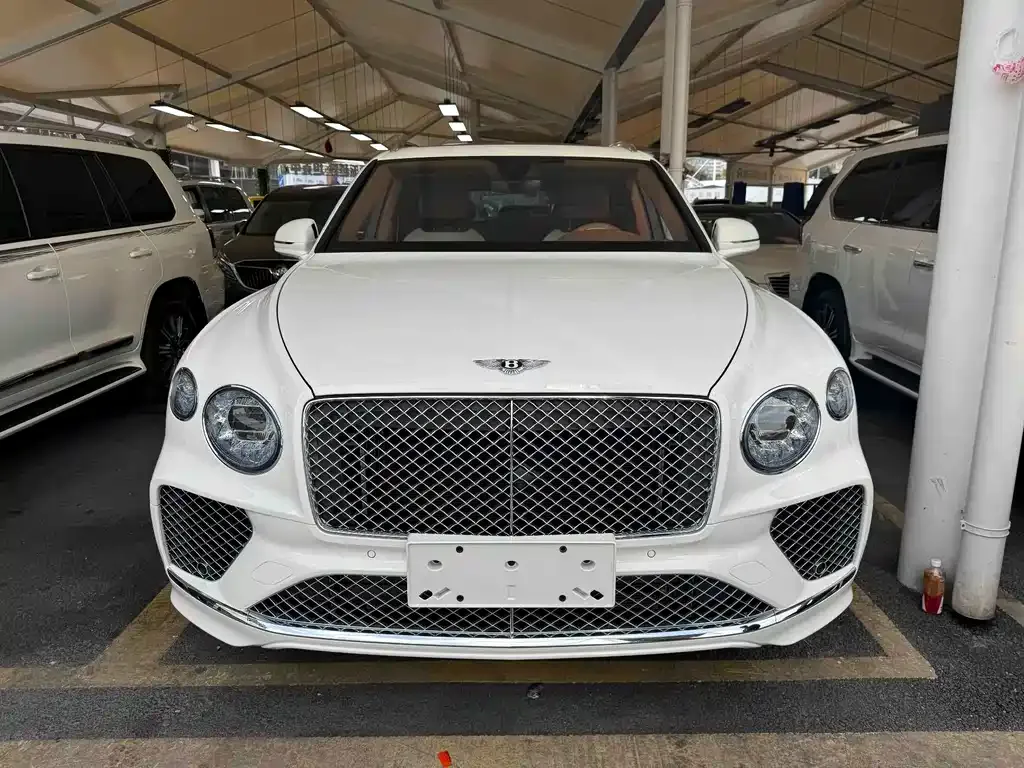 Bentley Bentayga 2023 из CN, фото 7