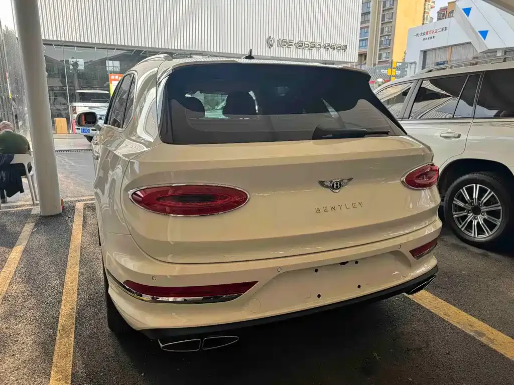 Bentley Bentayga 2023 из CN, фото 4