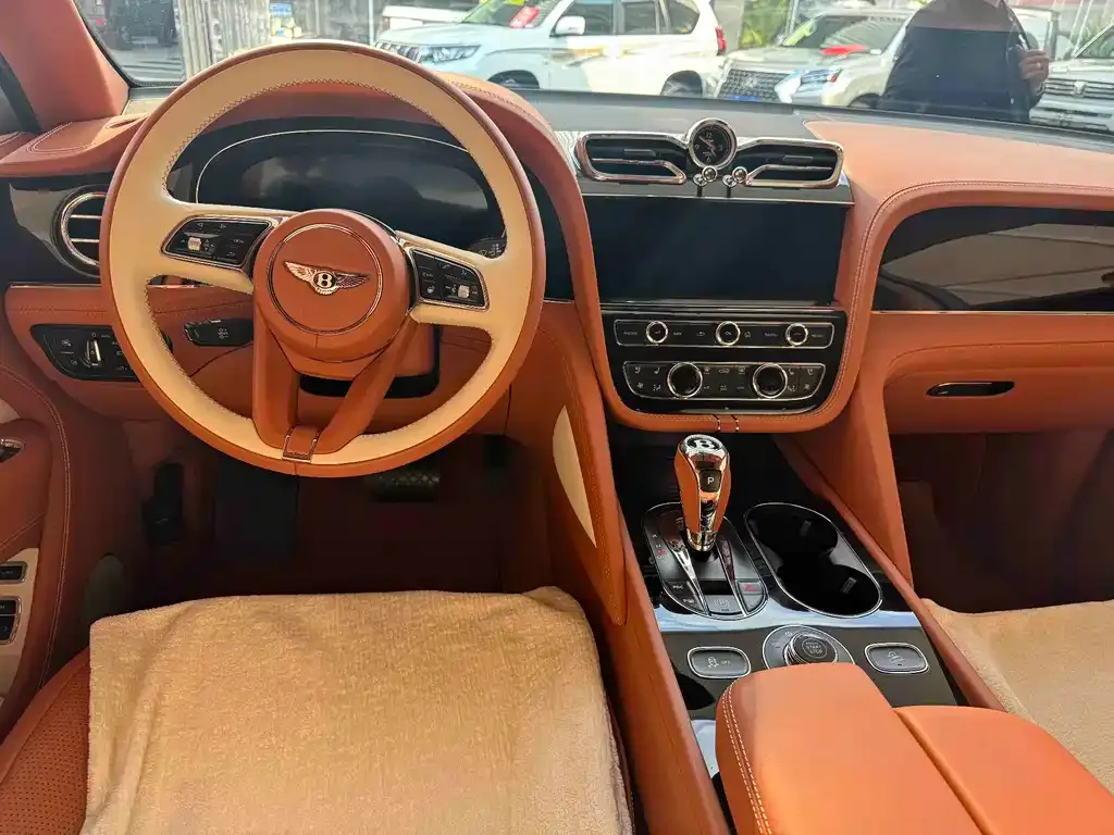Bentley Bentayga 2023 из CN, фото 5