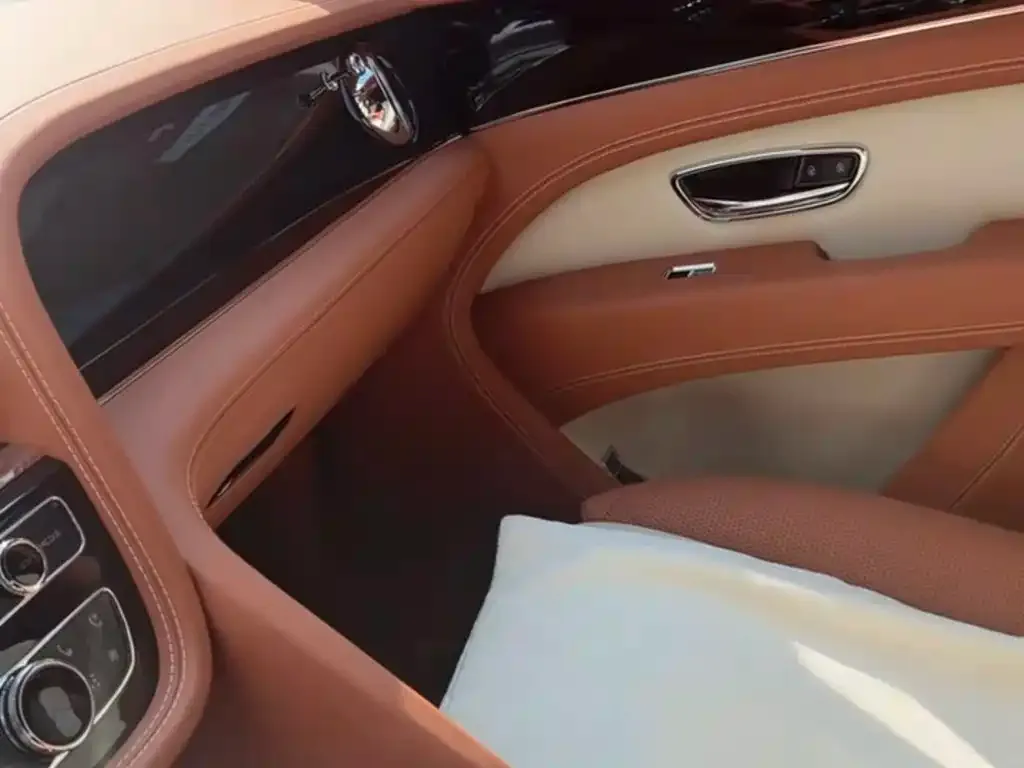 Bentley Bentayga 2023 из CN, фото 6