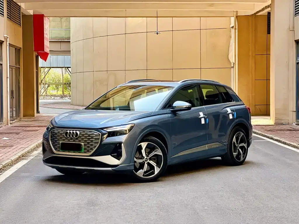 Audi Q4 e-tron — фото 1