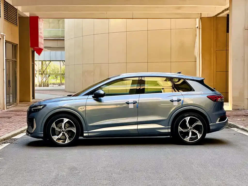 Audi Q4 e-tron — фото 9
