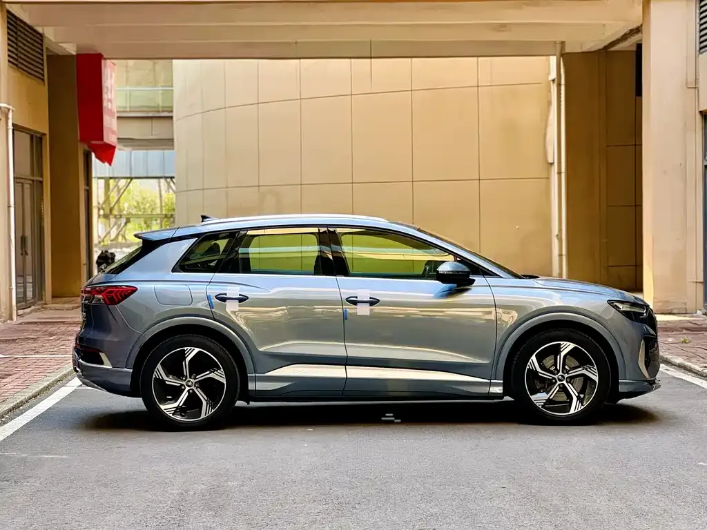 Audi Q4 e-tron — фото 10