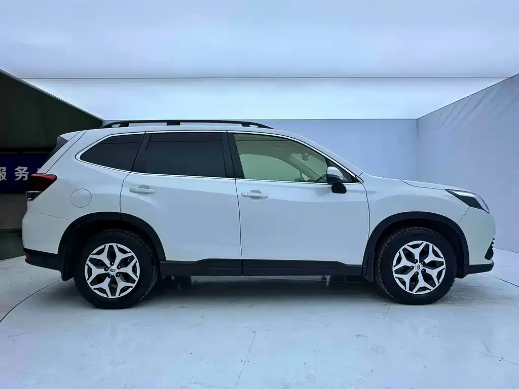 Subaru Forester 2023 из CN, фото 6
