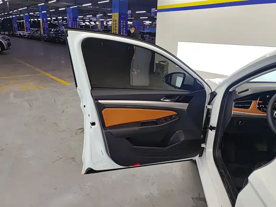 Volkswagen Bora 2023 из CN, фото 3