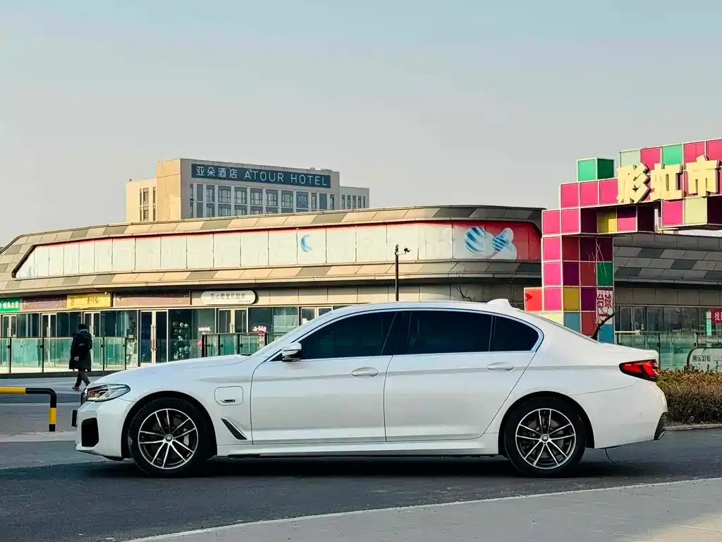 BMW 5 Series New Energy 2022 из CN, фото 2