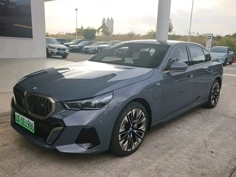 BMW i5 — фото 1