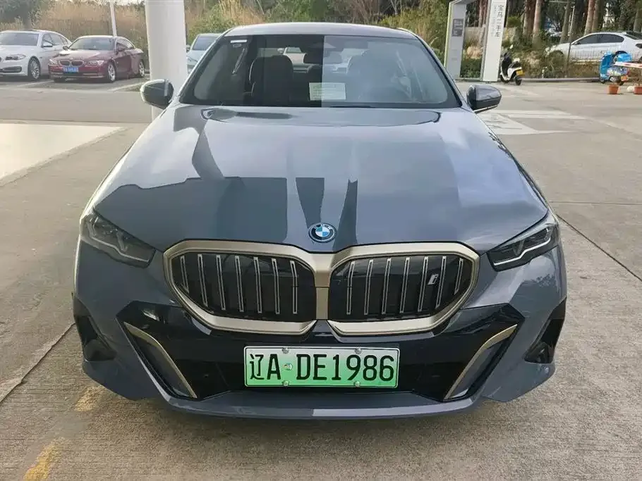 BMW i5 — фото 2