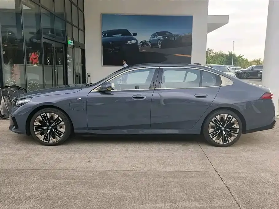BMW i5 — фото 9