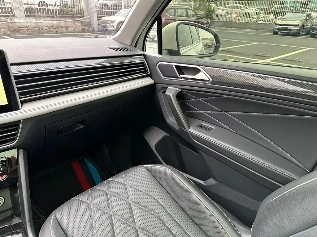 Volkswagen Tiguan L 2022 из CN, фото 10