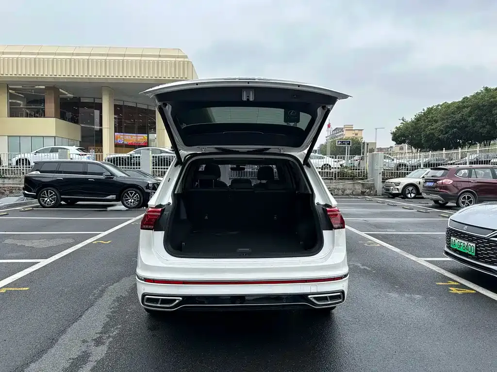 Volkswagen Tiguan L 2022 из CN, фото 3