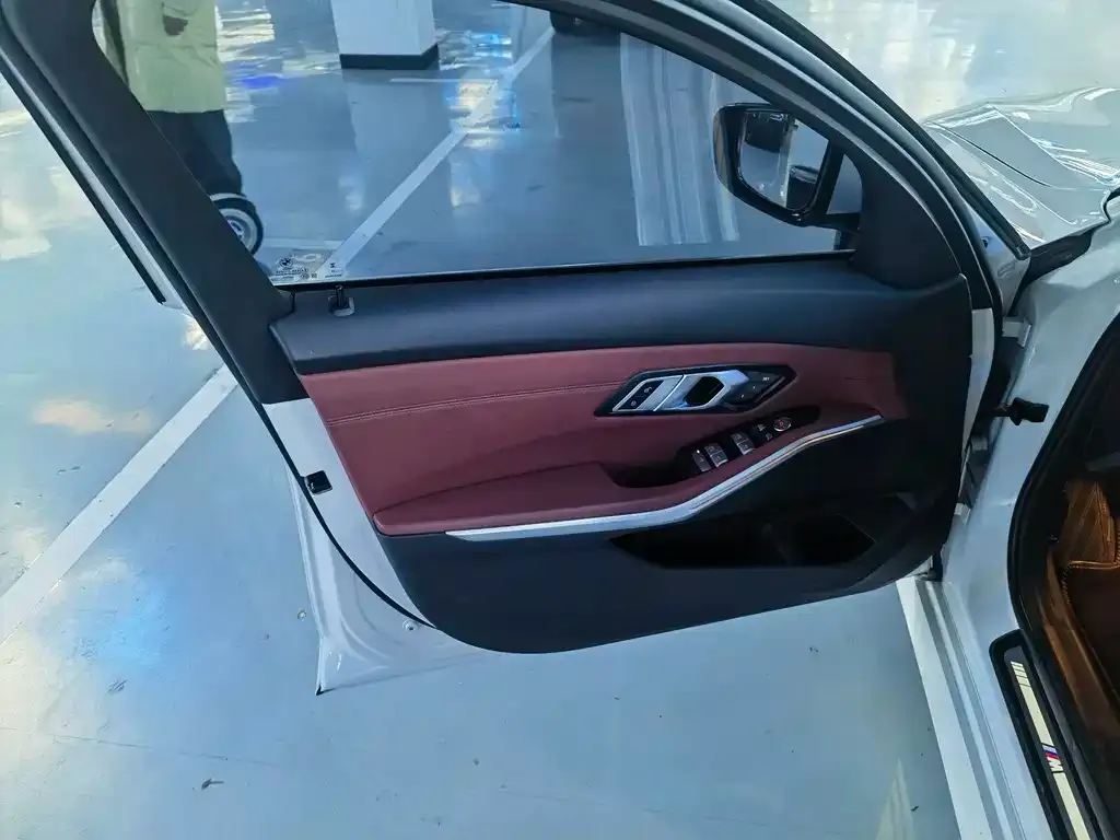 BMW 3 Series 2023 из CN, фото 2