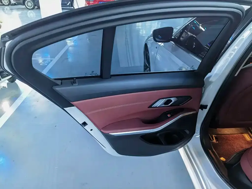 BMW 3 Series 2023 из CN, фото 6