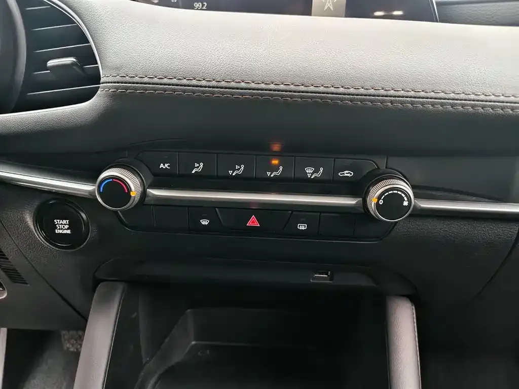 Mazda 3 Axela 2024 из CN, фото 9