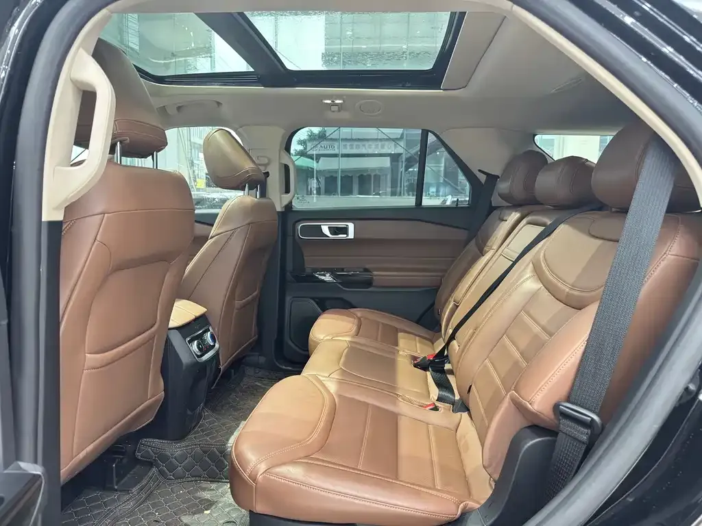 Ford Explorer 2023 из CN, фото 6