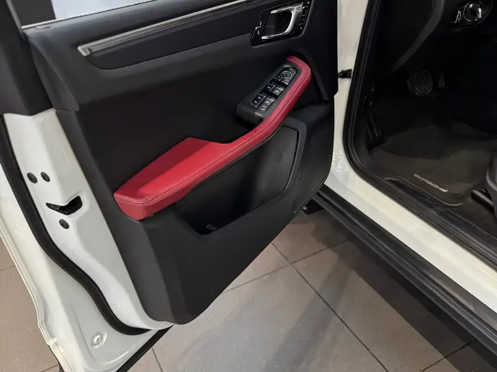Porsche Macan 2024 из CN, фото 2