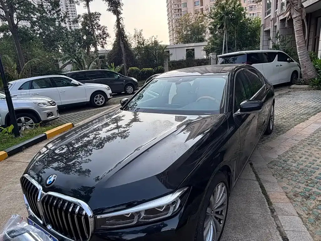 BMW 7 Series — фото 1