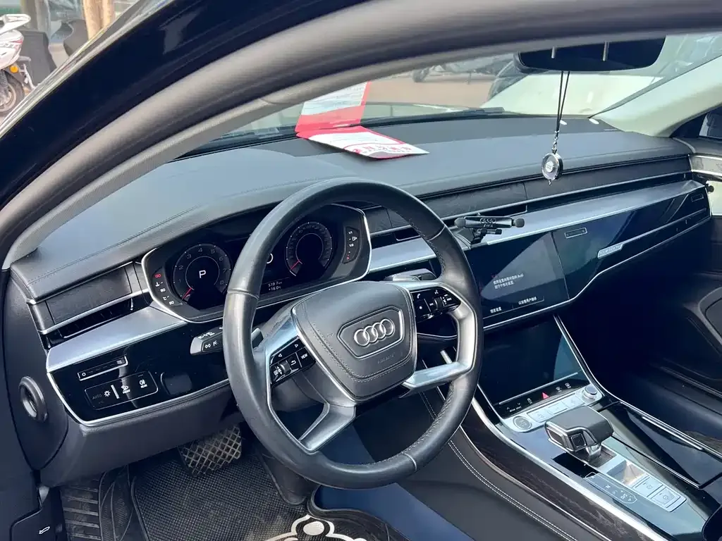 Audi A8 — фото 8