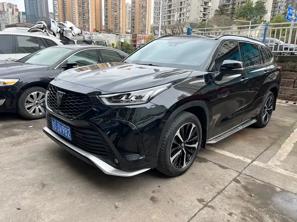 Toyota Crown Kluger 2022 из CN, фото 1