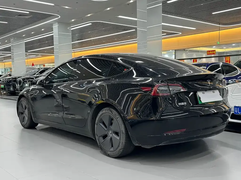 Tesla Model 3 — фото 6
