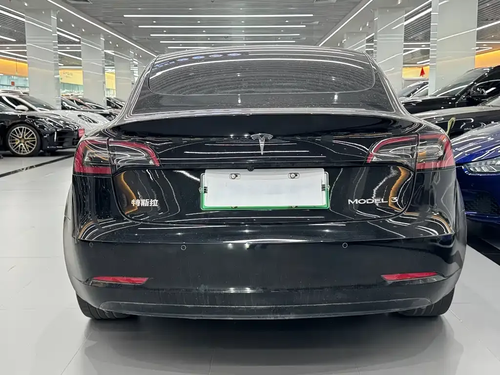 Tesla Model 3 — фото 9