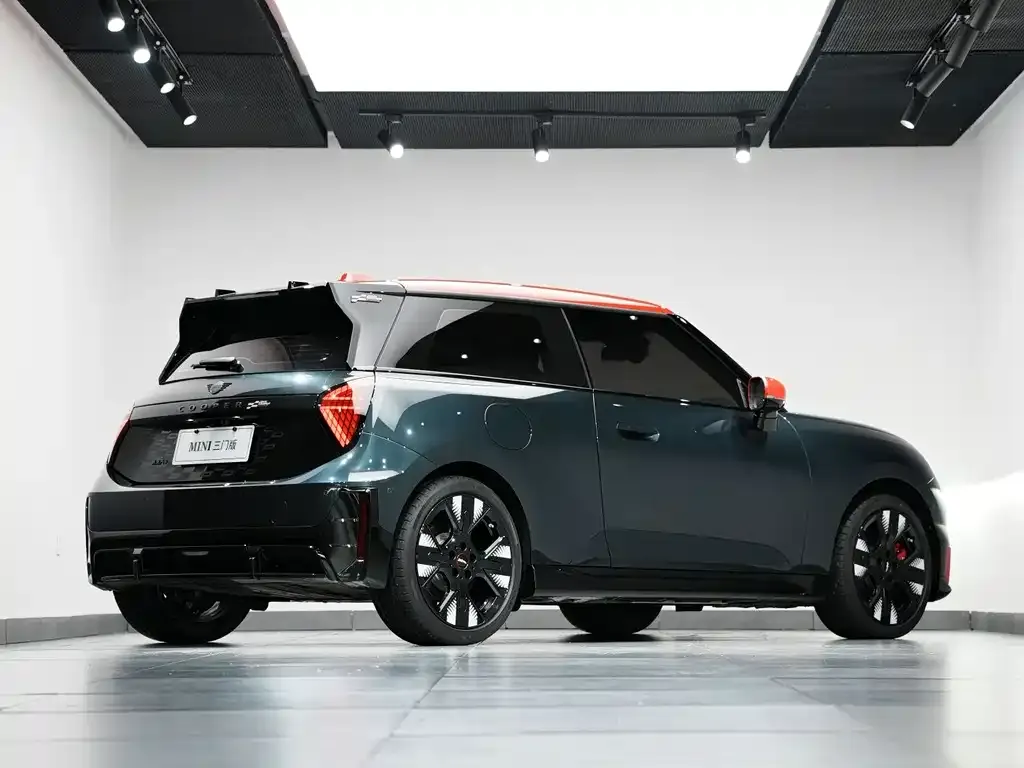 MINI JCW Electric 2025 из CN, фото 2