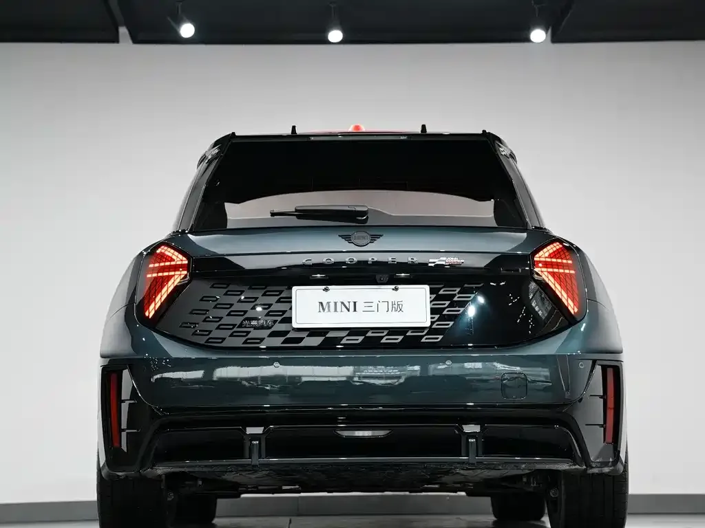 MINI JCW Electric 2025 из CN, фото 4