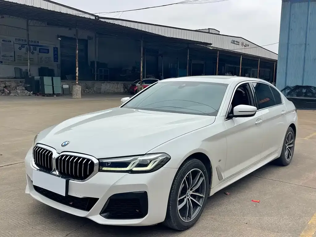 BMW 5 Series — фото 1