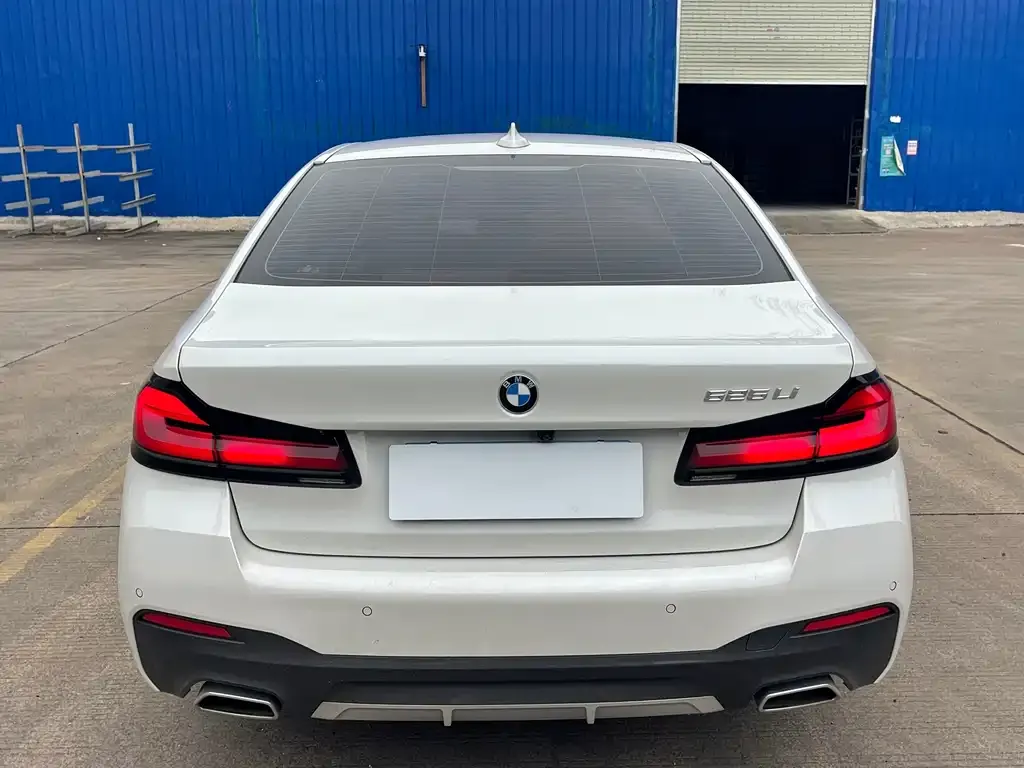 BMW 5 Series — фото 5