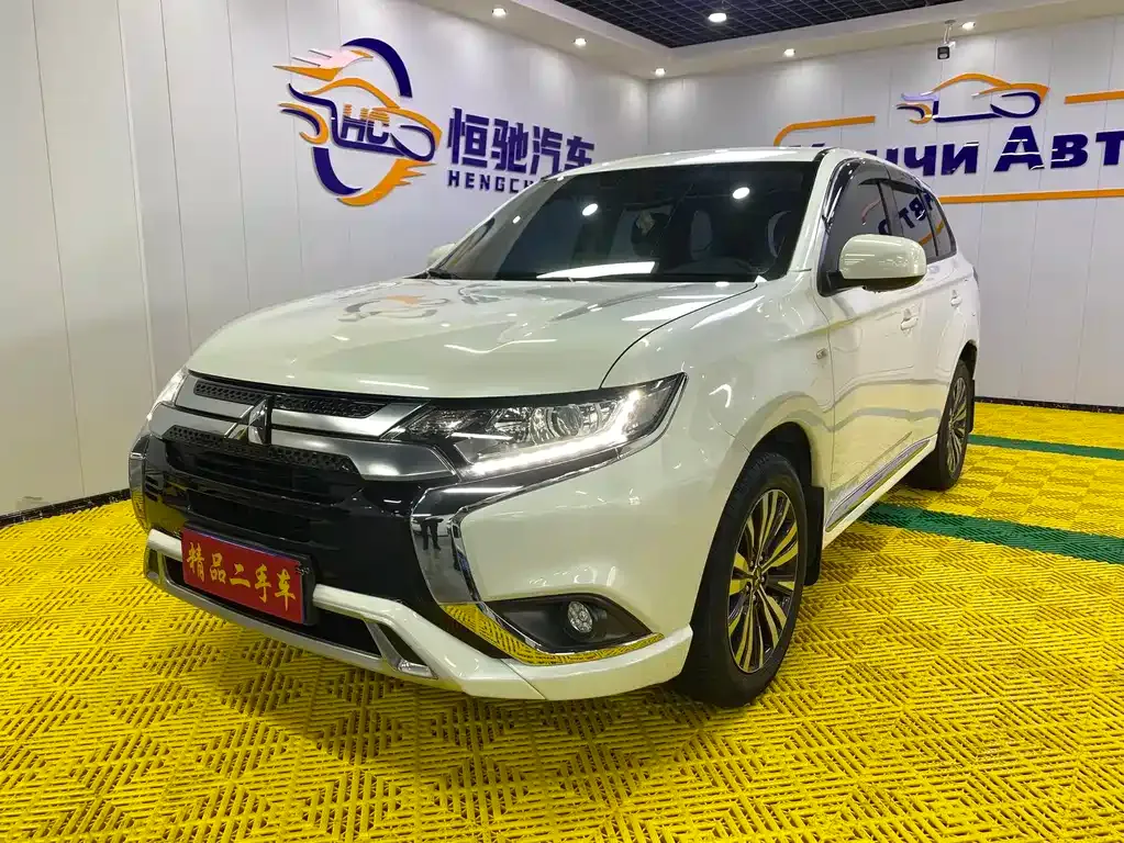 Mitsubishi Outlander 2021 из CN, фото 1