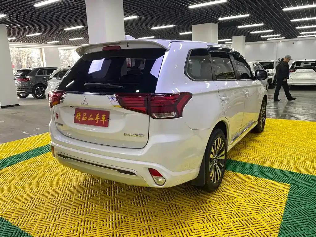 Mitsubishi Outlander 2021 из CN, фото 9