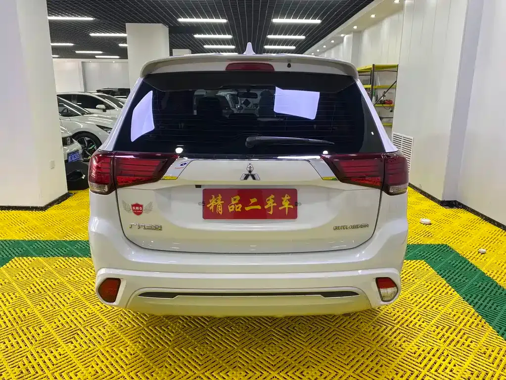 Mitsubishi Outlander 2021 из CN, фото 2