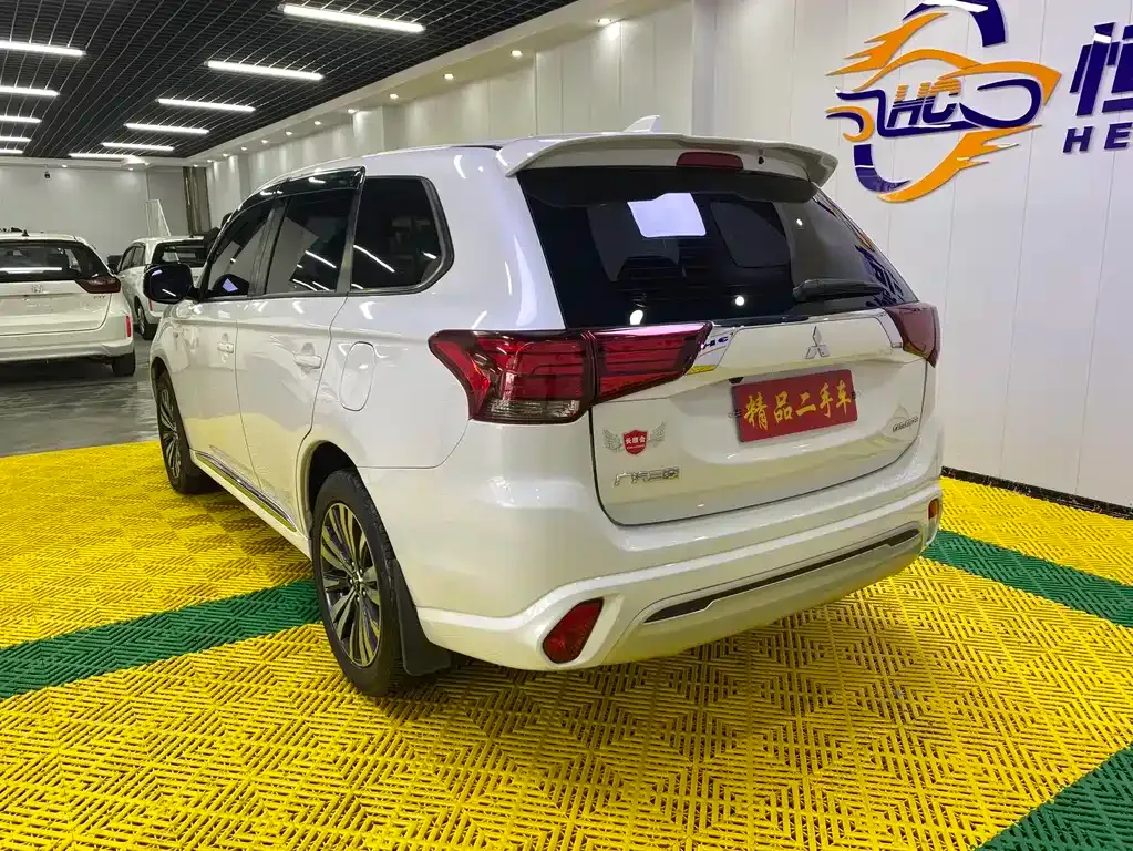 Mitsubishi Outlander 2021 из CN, фото 8