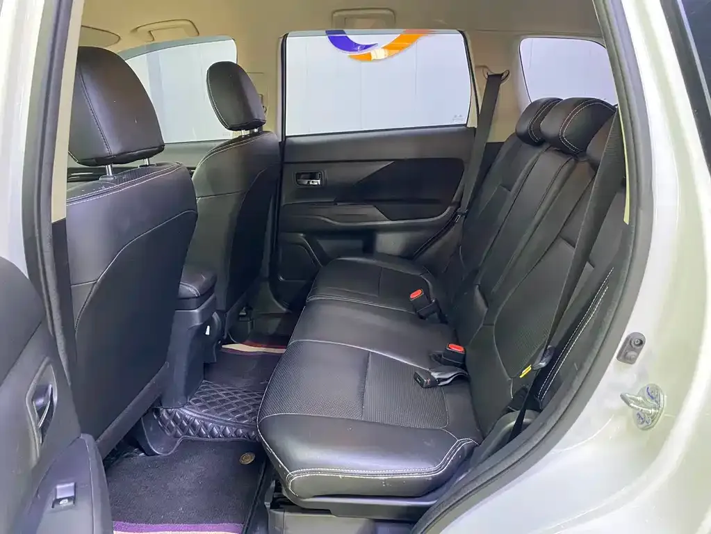Mitsubishi Outlander 2021 из CN, фото 5