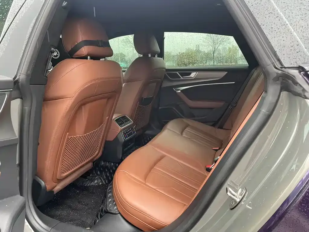 Audi A7 2022 из CN, фото 6