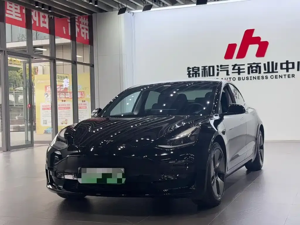 Tesla Model 3 — фото 1