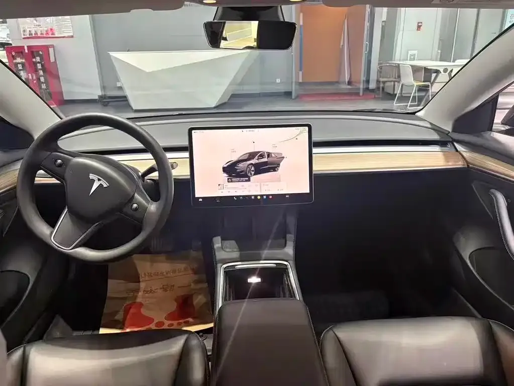 Tesla Model 3 — фото 6