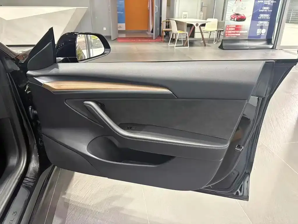 Tesla Model 3 — фото 4