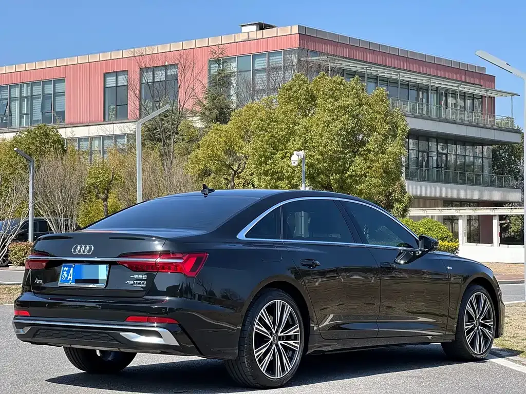 Audi A6L — фото 2