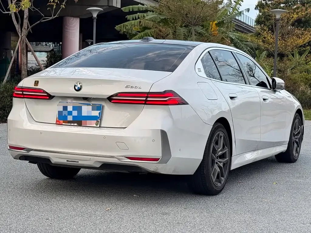 BMW 5 Series — фото 2