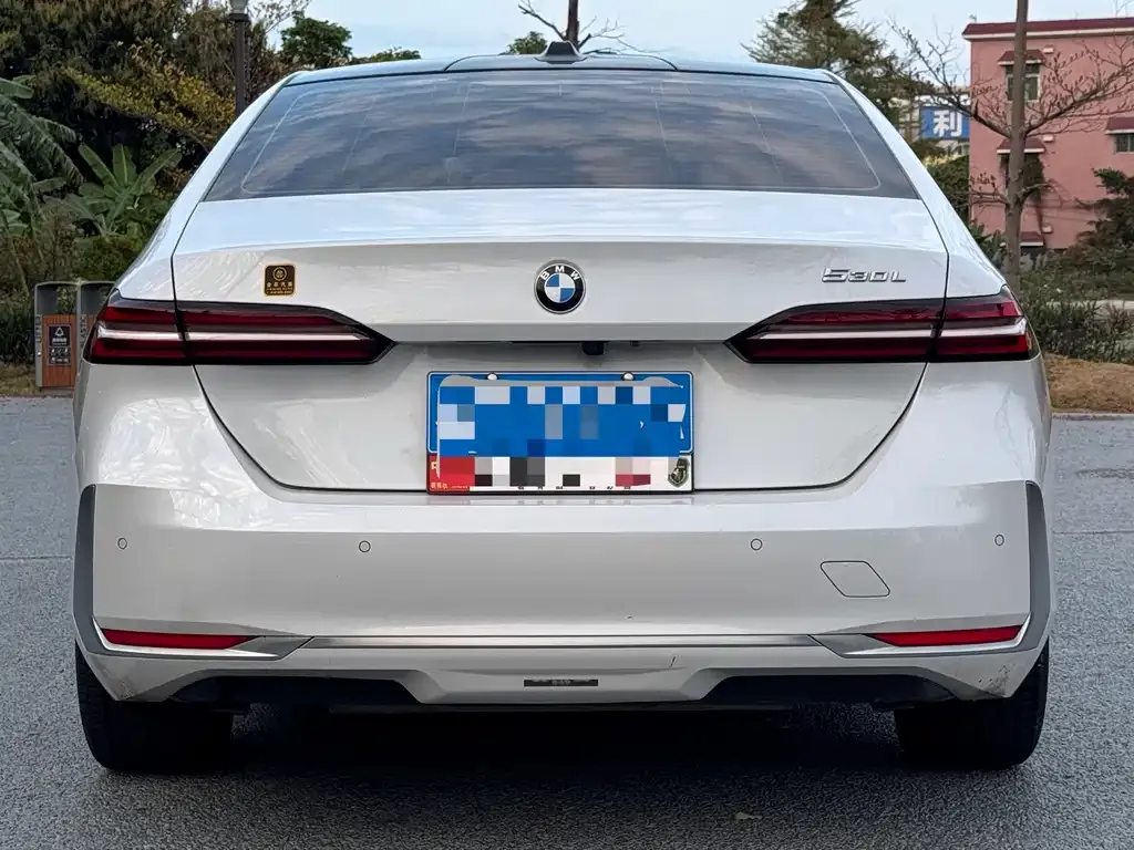 BMW 5 Series — фото 4