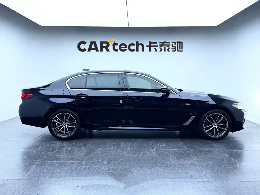 BMW 5 Series — фото 10