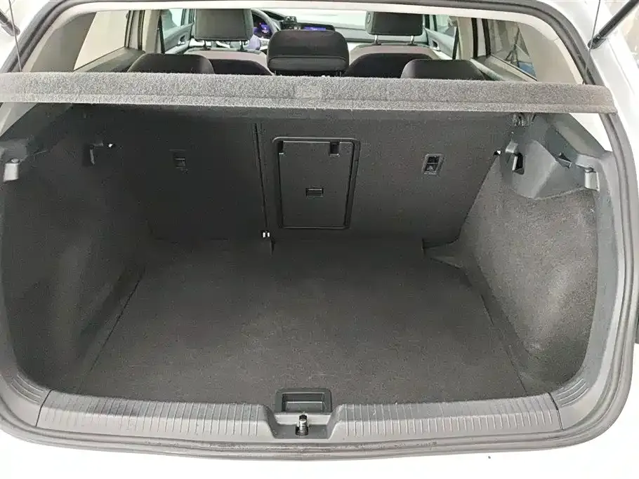 Volkswagen Golf 2024 из CN, фото 5